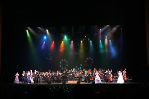 コンサート写真07-11-09 シンガー入 照明7色 東京国際フォーラム IMG_4123
